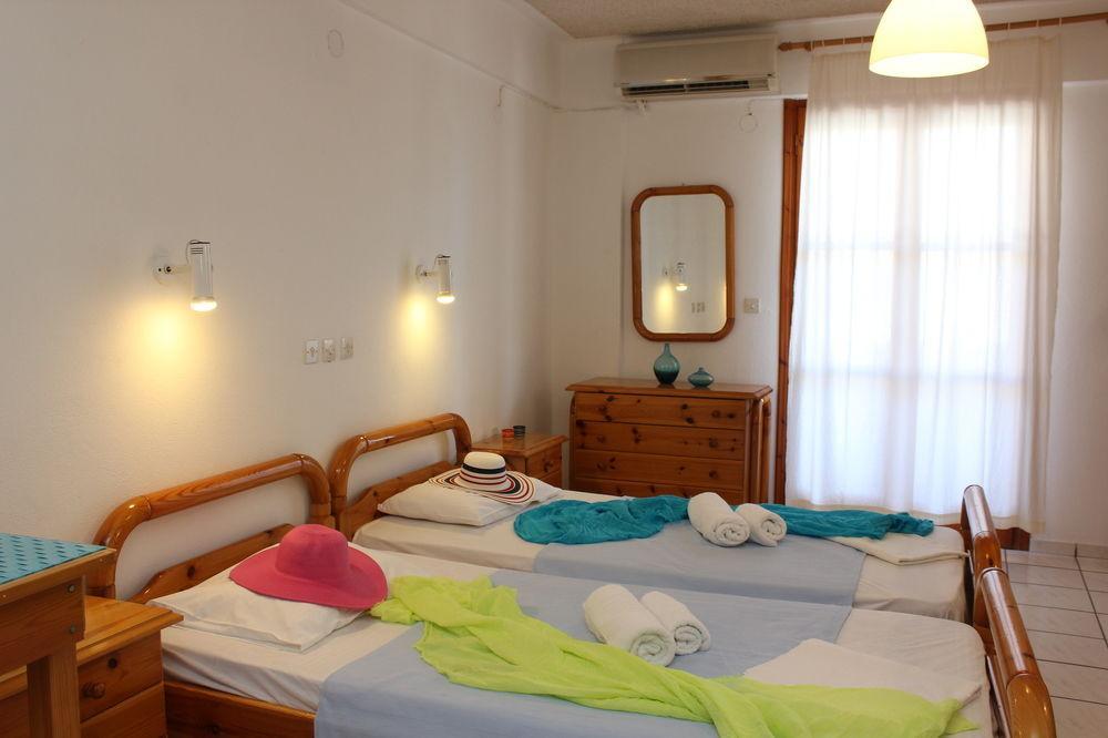 Zacharakis 2* Kamari (Santorini)