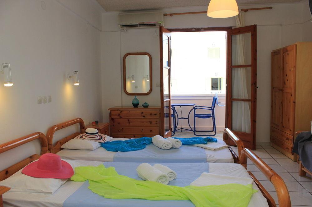 Zacharakis 2* Kamari (Santorini)